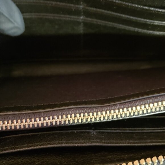 MARC JACOBS Leather (Zippy) Wallet w/ Silver Hardware & front zip compartment - Picture 4 of 11